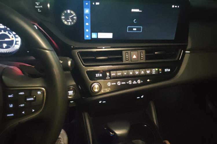 Used Lexus ES 2022 200 Excellence Edition Audio And AC Panel