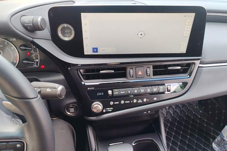 Used Lexus ES 2022 200 Excellence Edition Audio And AC Panel