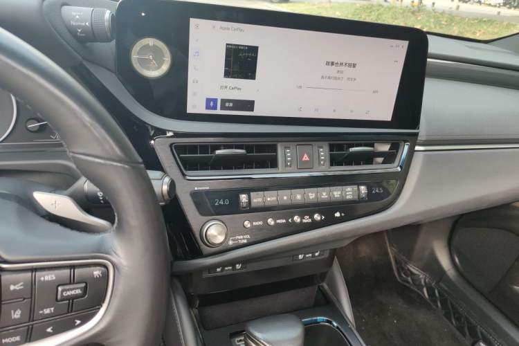 Used Lexus ES 2022 300h Excellence Edition Audio And AC Panel