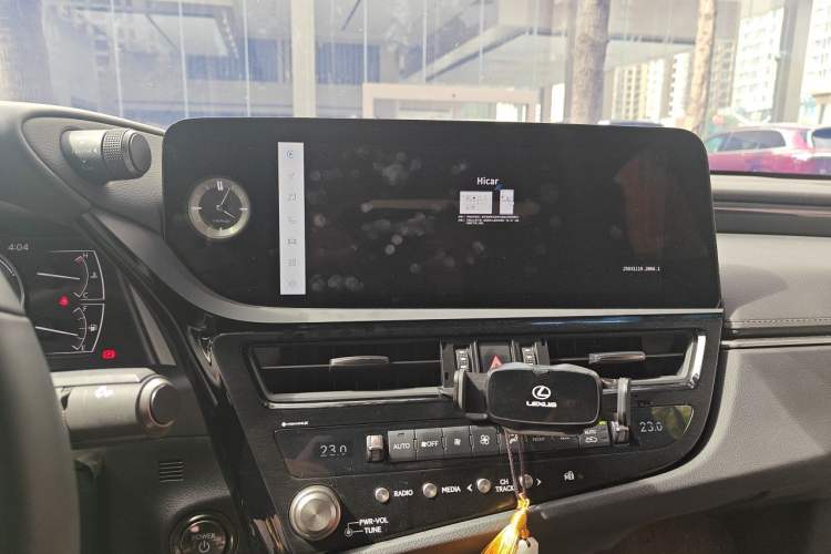 Used Lexus ES 2022 300h Excellence Edition Audio And AC Panel