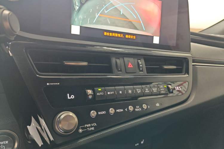 Used Lexus ES 2022 300h Excellence Edition Audio And AC Panel