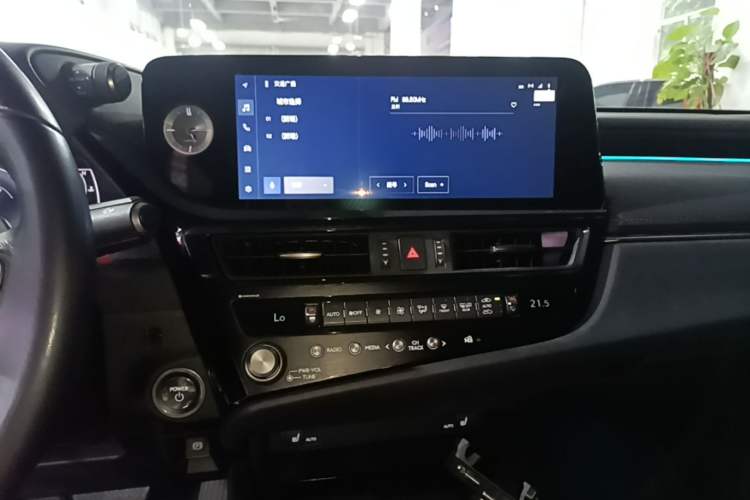 Used Lexus ES 2022 300h Excellence Edition Audio And AC Panel