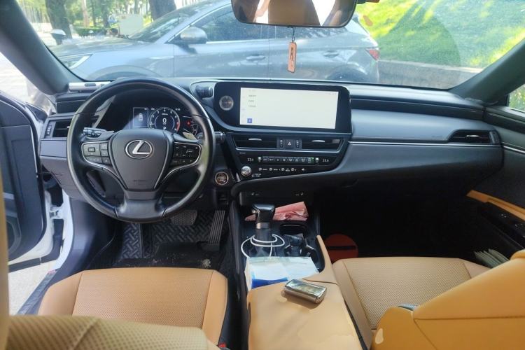 Used Lexus ES 2022 260 Excellence Edition Center Console