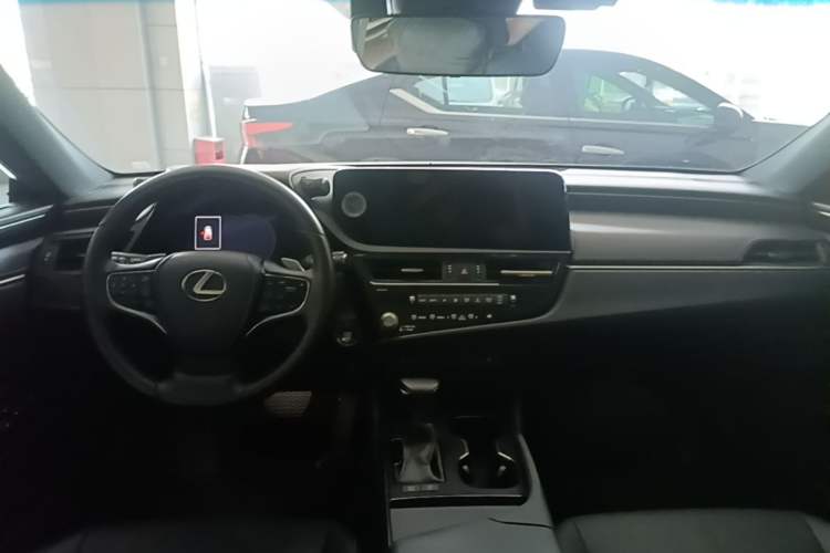 Used Lexus ES 2022 260 Excellence Edition Center Console