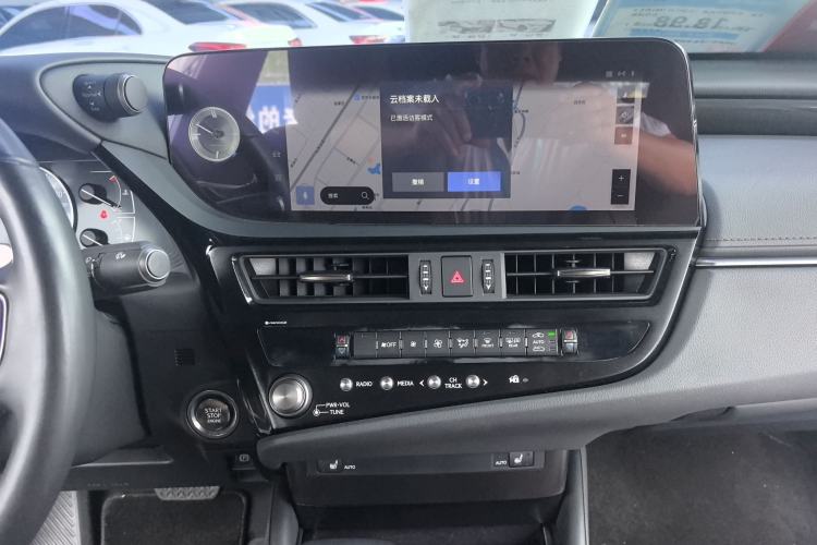 Used Lexus ES 2022 200 Excellence Edition Center Console