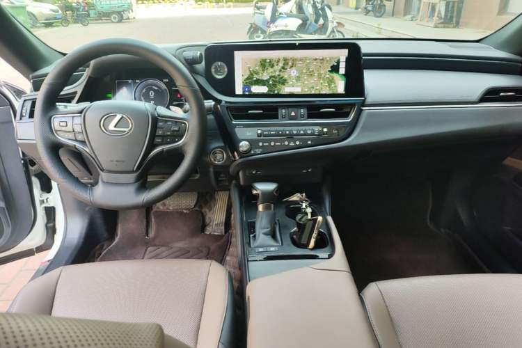 Used Lexus ES 2022 260 Excellence Edition Center Console