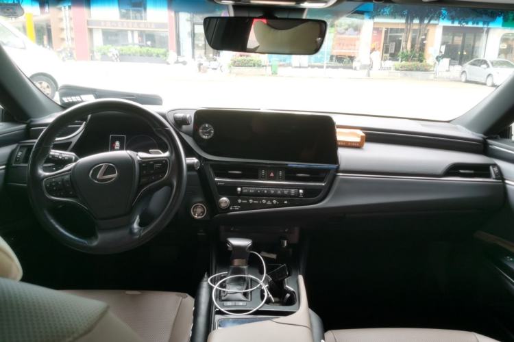 Used Lexus ES 2022 200 Excellence Edition Center Console