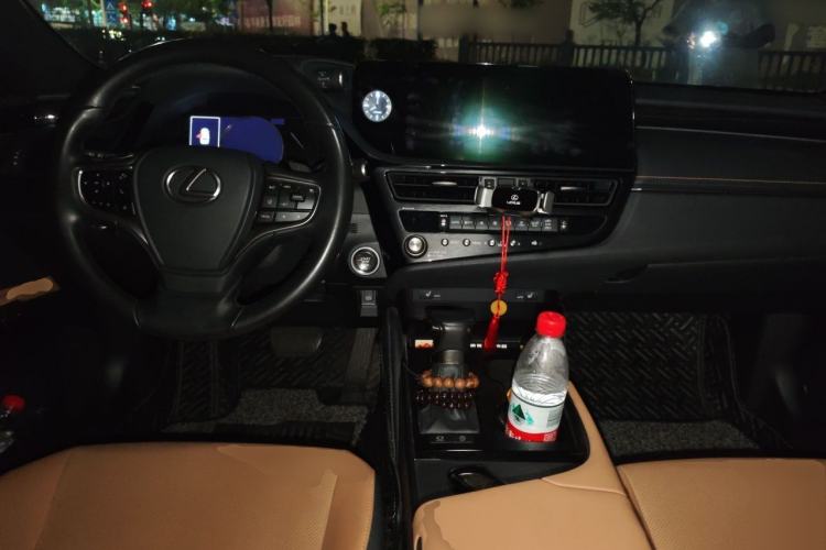 Used Lexus ES 2022 200 Excellence Edition Center Console