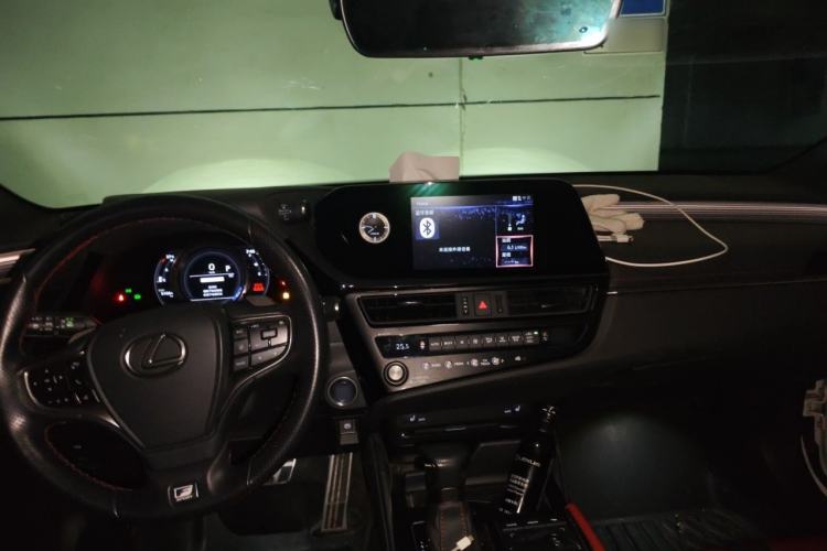 Used Lexus ES 2022 300h F SPORT Center Console
