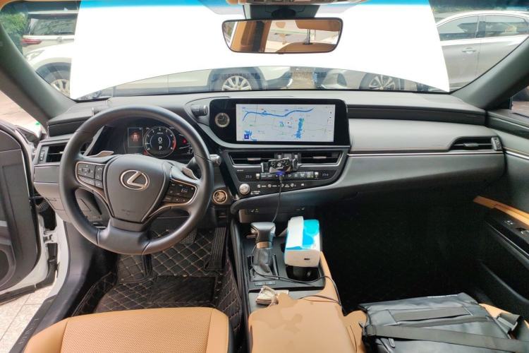 Used Lexus ES 2022 200 Excellence Edition Center Console