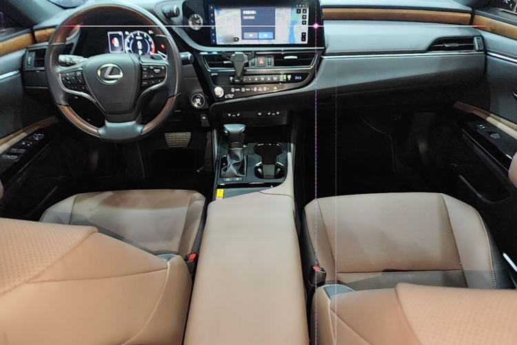 Used Lexus ES 2022 200 Luxury Edition Center Console