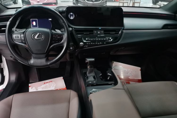 Used Lexus ES 2022 200 Excellence Edition Center Console