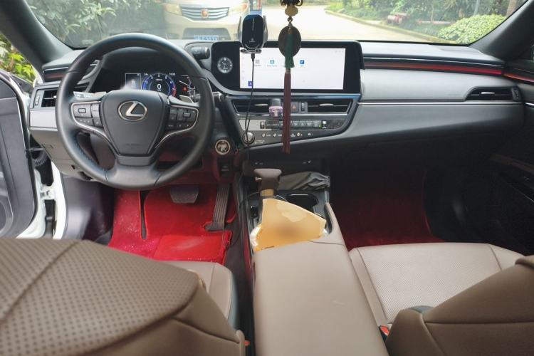 Used Lexus ES 2022 200 Excellence Edition Center Console