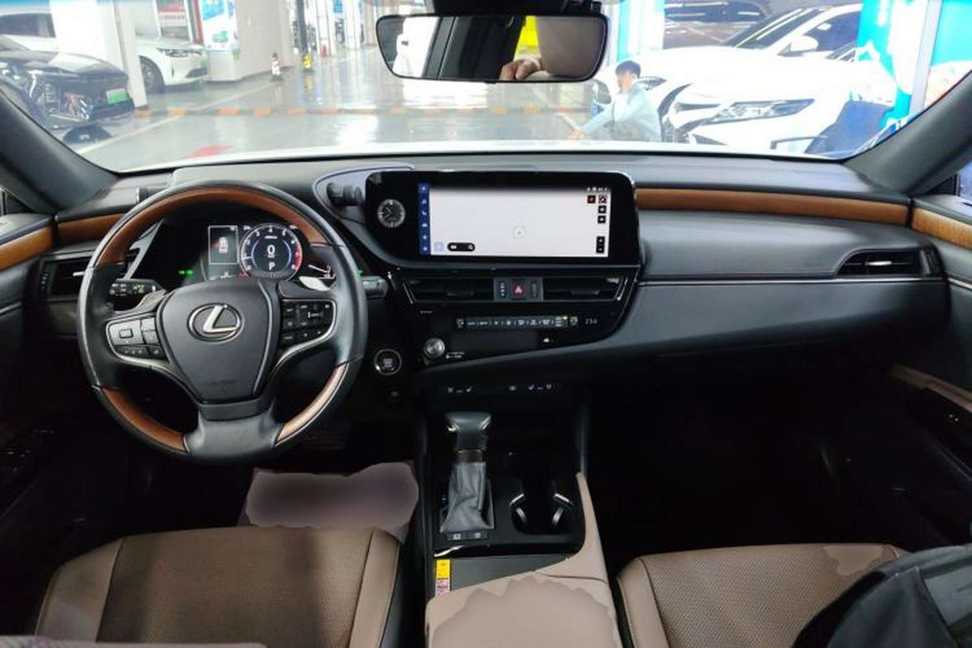 Used Lexus ES 2022 200 Luxury Edition Center Console