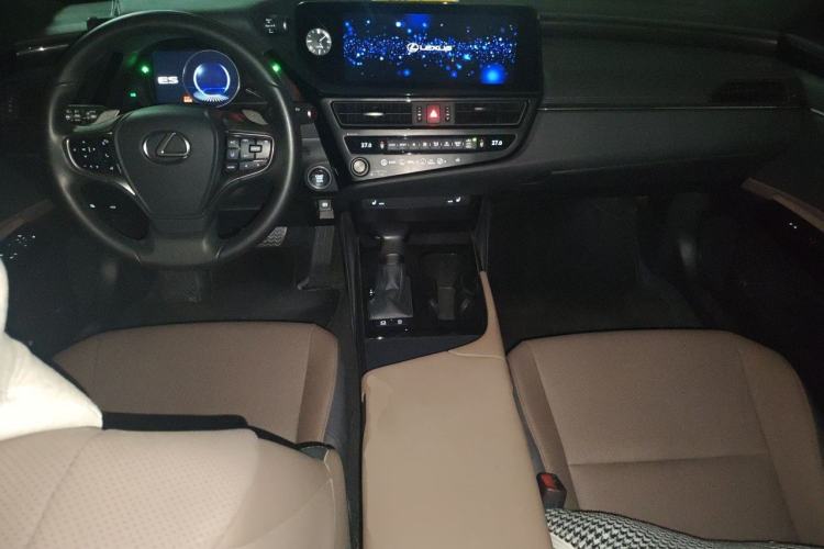 Used Lexus ES 2022 200 Excellence Edition Center Console