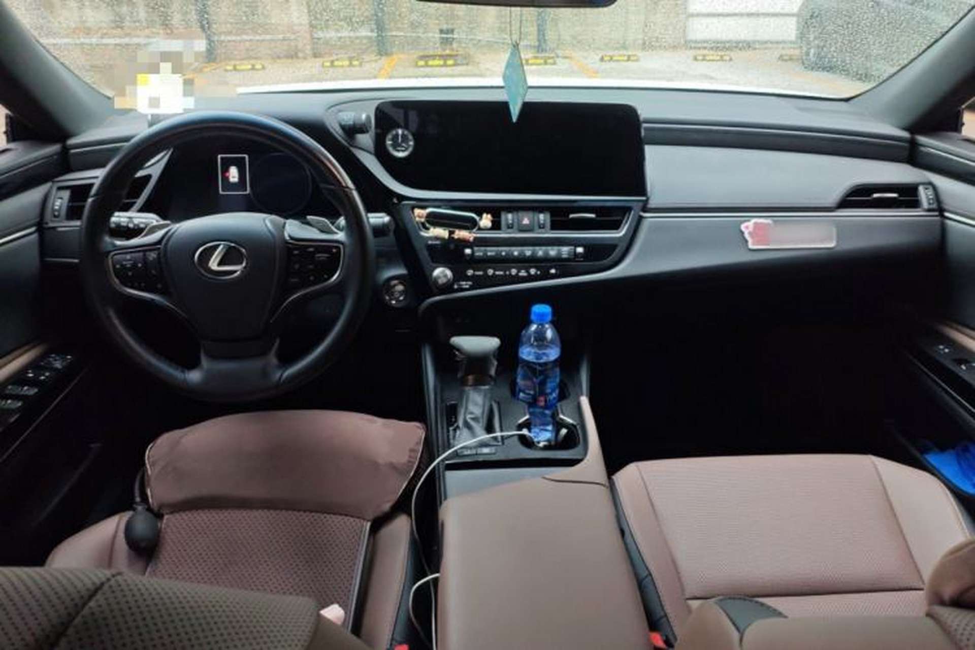 Used Lexus ES 2022 300h Excellence Edition Center Console