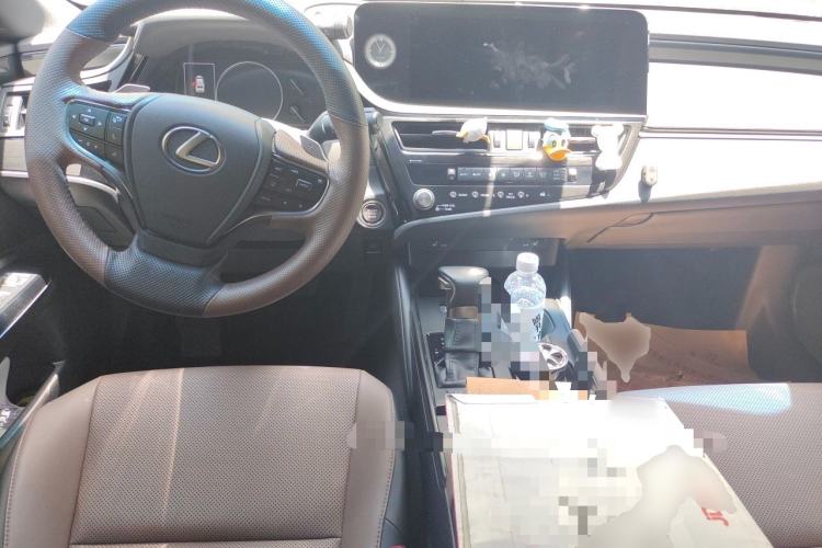 Used Lexus ES 2022 200 Excellence Edition Center Console