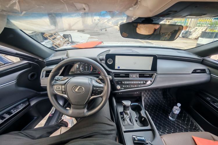 Used Lexus ES 2022 200 Excellence Edition Center Console