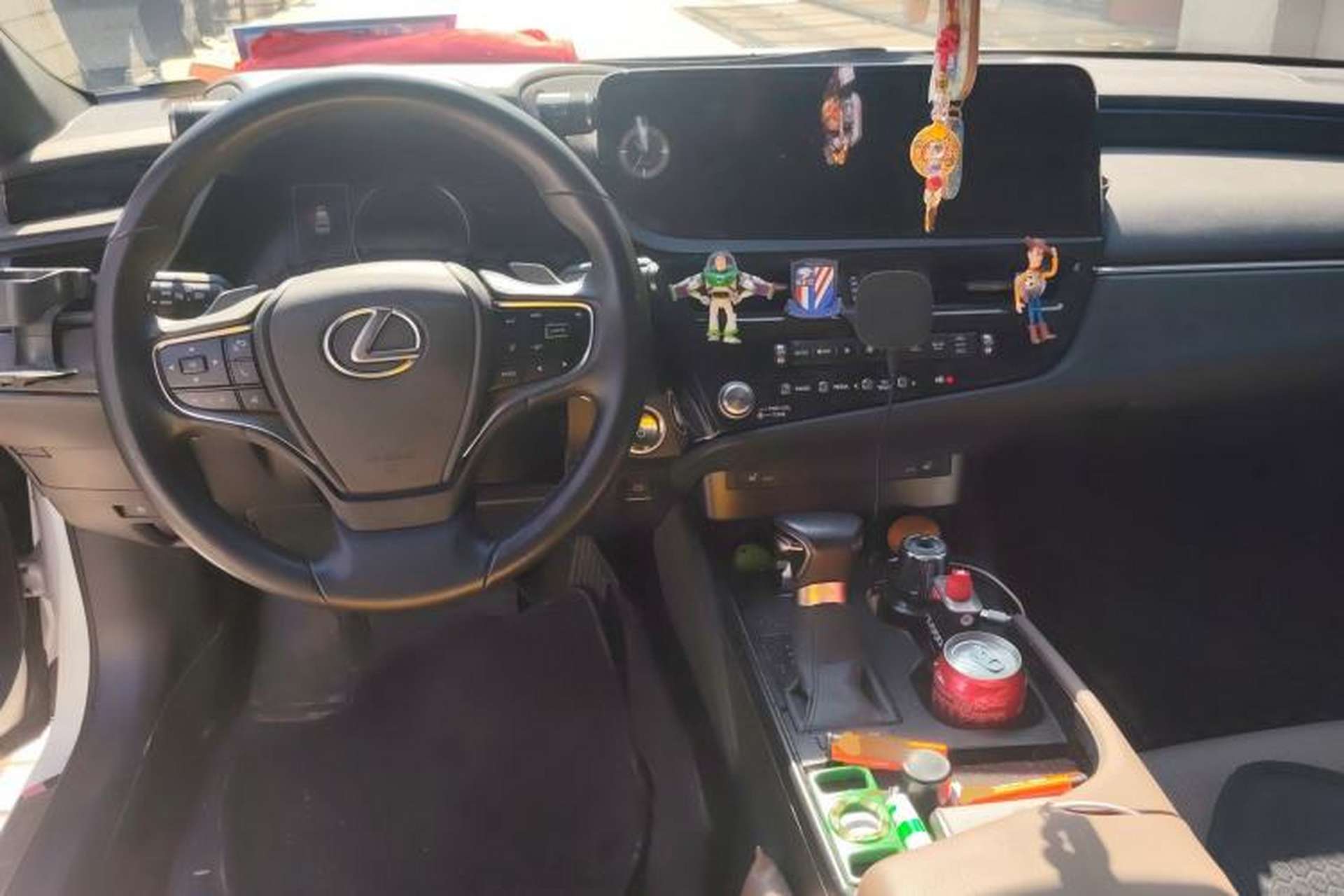 Used Lexus ES 2022 300h Excellence Edition Center Console