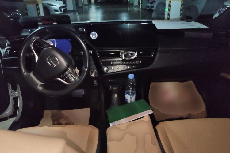 Used Lexus ES 2022 200 Excellence Edition Center Console