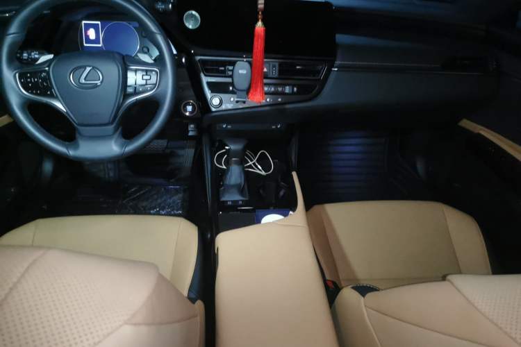 Used Lexus ES 2022 200 Excellence Edition Center Console