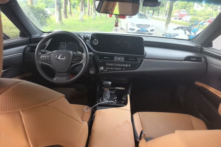 Used Lexus ES 2022 200 Excellence Edition Center Console
