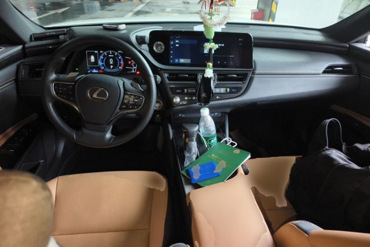 Used Lexus ES 2022 200 Excellence Edition Center Console