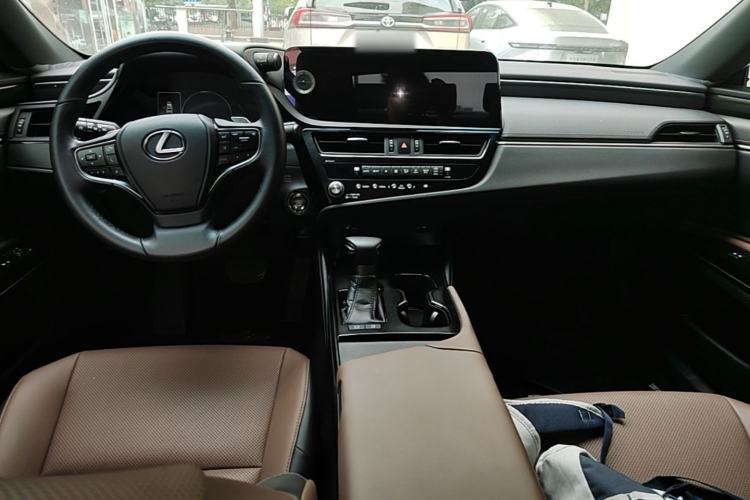 Used Lexus ES 2022 200 Excellence Edition Center Console