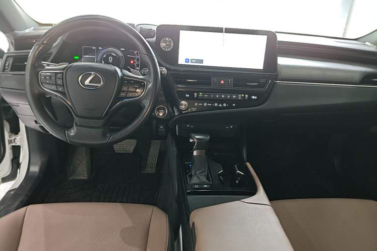 Used Lexus ES 2022 300h Excellence Edition Center Console