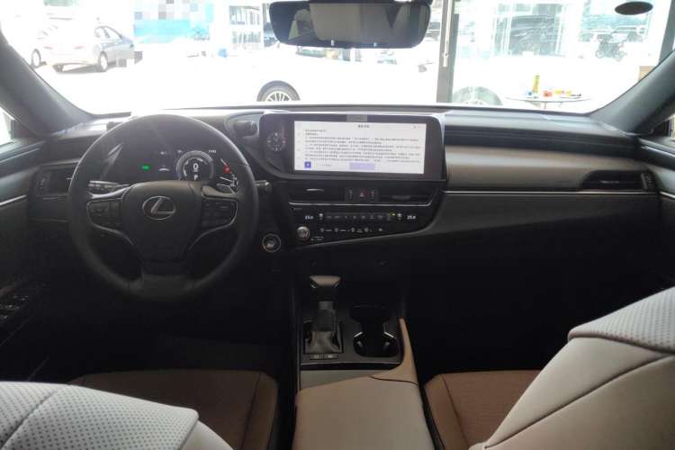 Used Lexus ES 2022 300h Excellence Edition Center Console