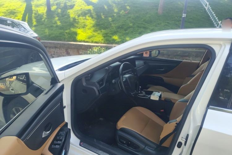 Used Lexus ES 2022 260 Excellence Edition Driver Seat