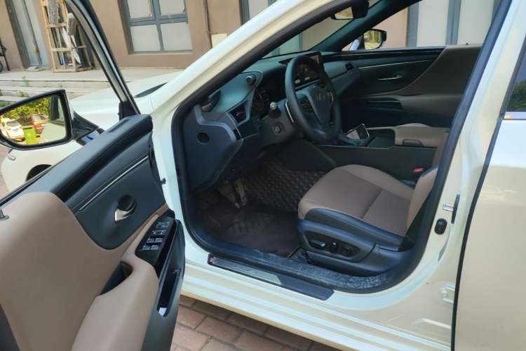 Used Lexus ES 2022 260 Excellence Edition Driver Seat
