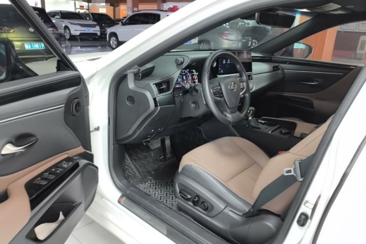 Used Lexus ES 2022 200 Excellence Edition Driver Seat