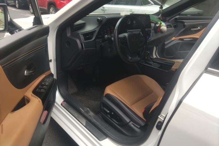 Used Lexus ES 2022 200 Luxury Edition Driver Seat