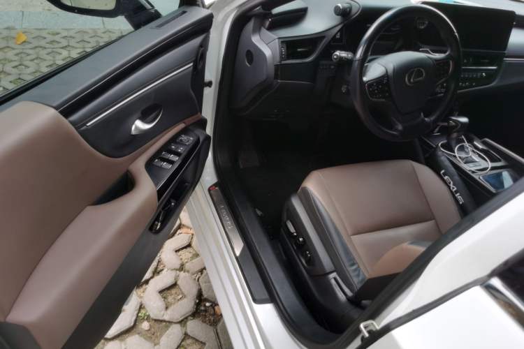 Used Lexus ES 2022 200 Excellence Edition Driver Seat