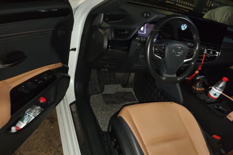 Used Lexus ES 2022 200 Excellence Edition Driver Seat