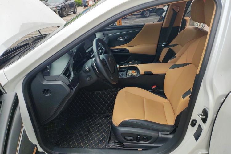 Used Lexus ES 2022 200 Excellence Edition Driver Seat
