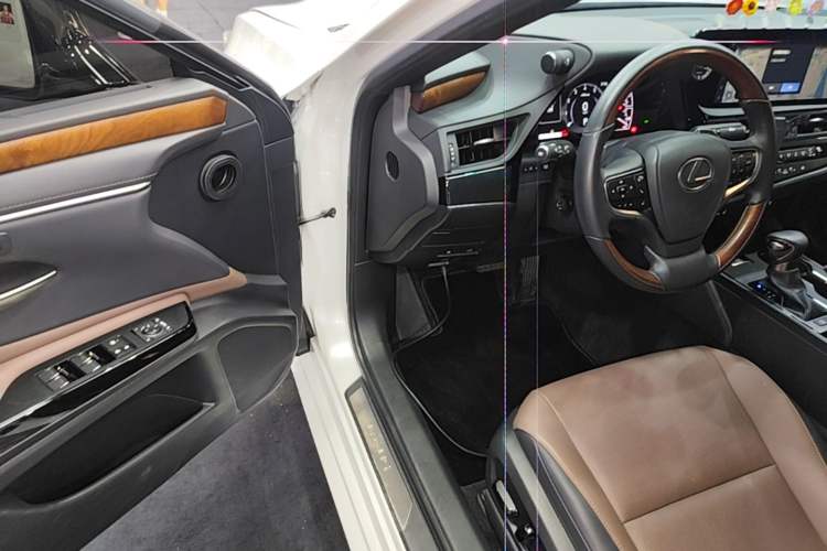 Used Lexus ES 2022 200 Luxury Edition Driver Seat