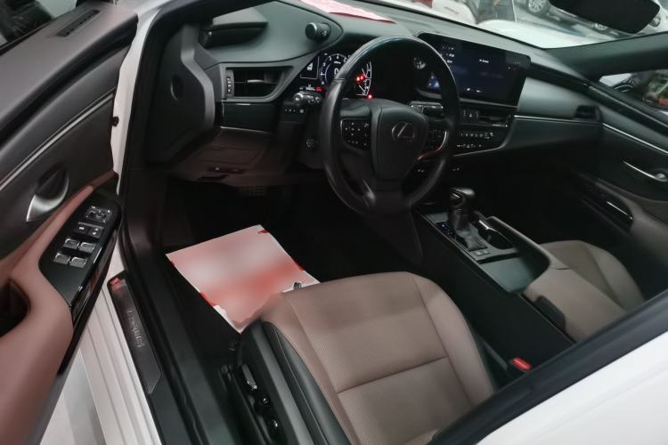 Used Lexus ES 2022 200 Excellence Edition Driver Seat