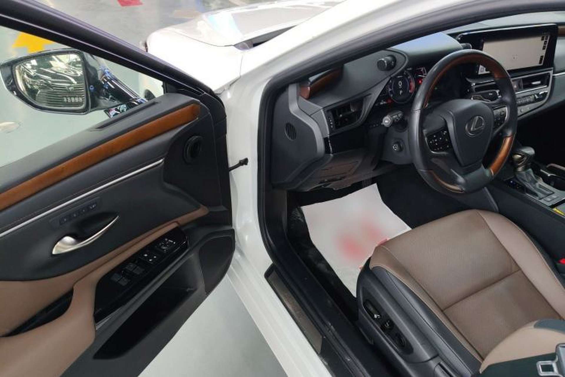 Used Lexus ES 2022 200 Luxury Edition Driver Seat