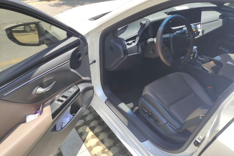 Used Lexus ES 2022 200 Excellence Edition Driver Seat