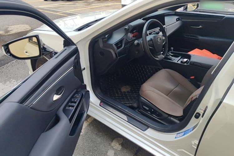 Used Lexus ES 2022 200 Excellence Edition Driver Seat