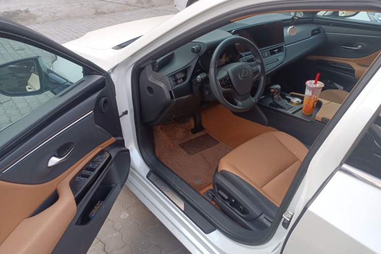 Used Lexus ES 2022 300h Excellence Edition Driver Seat