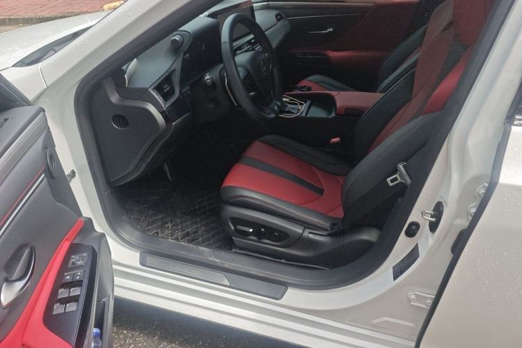Used Lexus ES 2022 300h F SPORT Driver Seat