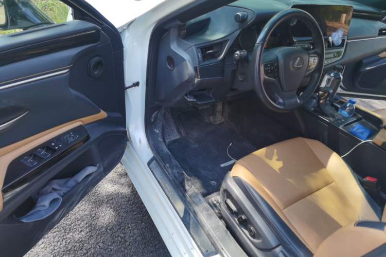 Used Lexus ES 2022 300h Excellence Edition Driver Seat