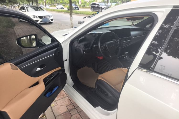 Used Lexus ES 2022 200 Excellence Edition Driver Seat