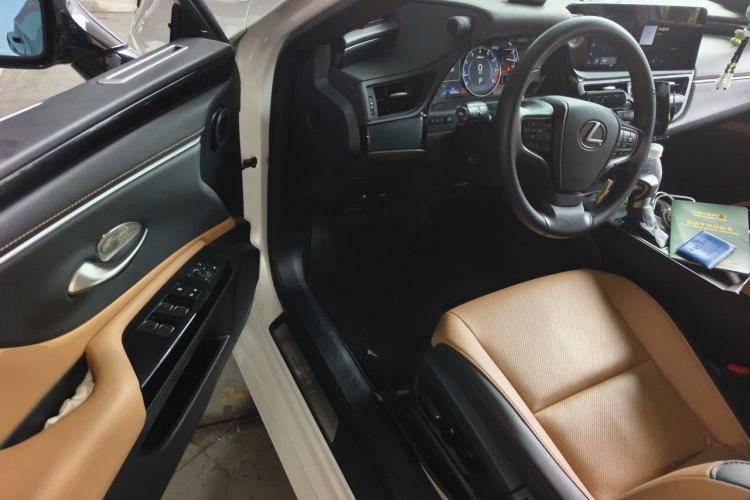 Used Lexus ES 2022 200 Excellence Edition Driver Seat