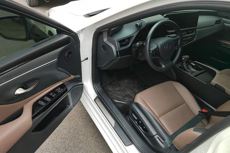 Used Lexus ES 2022 200 Excellence Edition Driver Seat