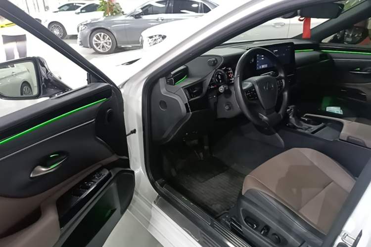 Used Lexus ES 2022 300h Excellence Edition Driver Seat