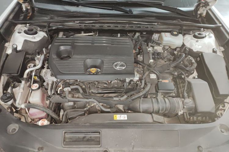 Used Lexus ES 2022 300h Deluxe Edition Engine Bay